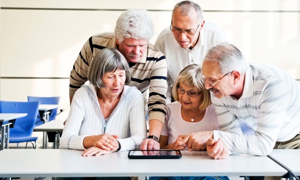 Plattform aus Thun soll Seniorinnen und Senioren ins Netz holen